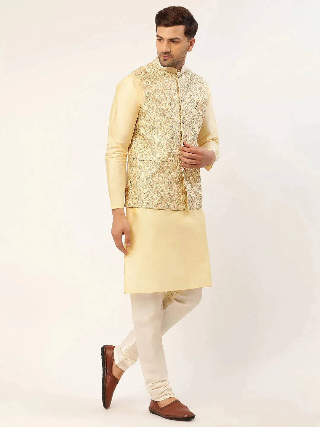 Men'S Solid Kurta Pyjama With Cream Embroidered Nehru Jacket