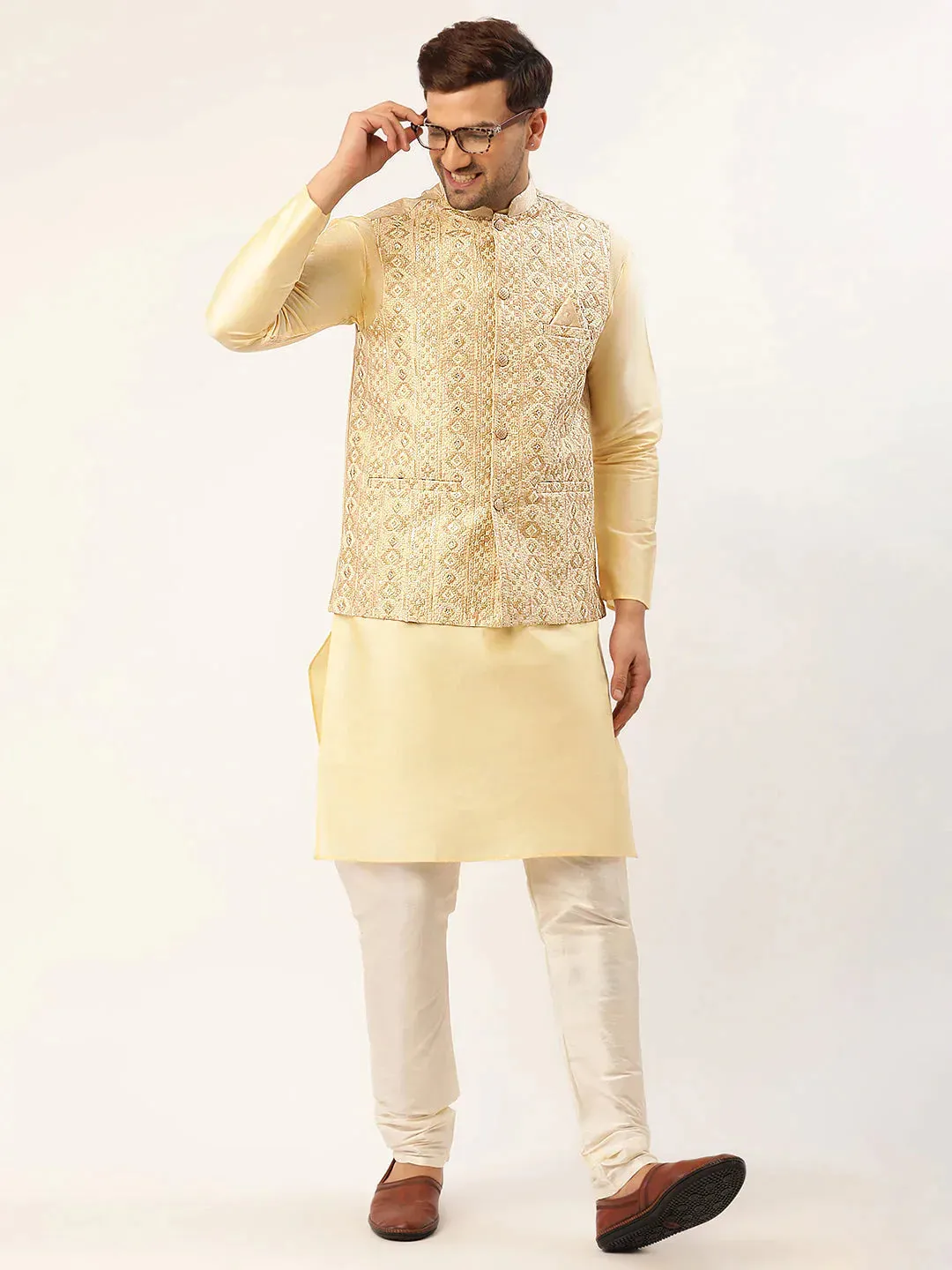 Men'S Solid Kurta Pyjama With Cream Embroidered Nehru Jacket